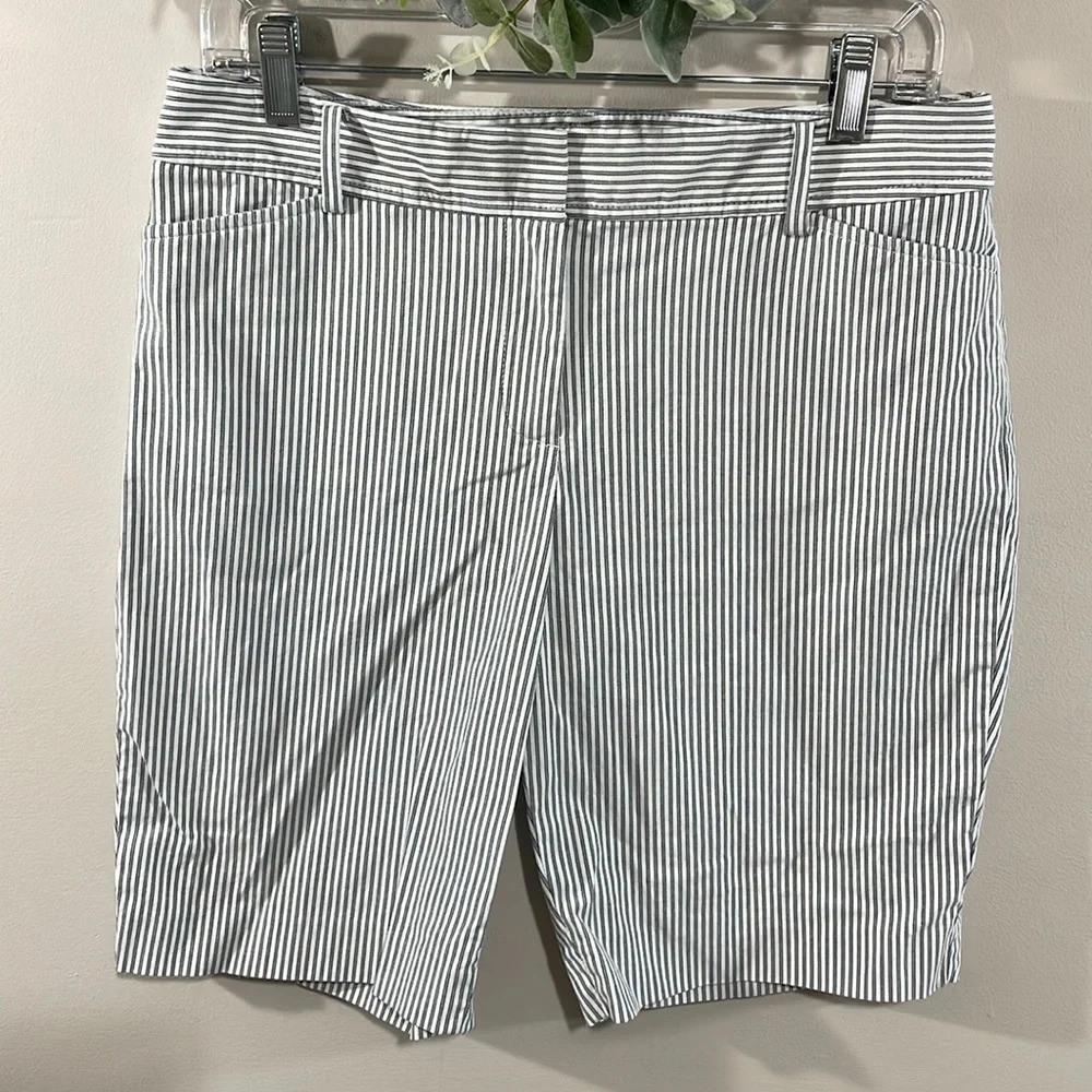 NWOT Talbots Perfect Short Striped White and Black 8P